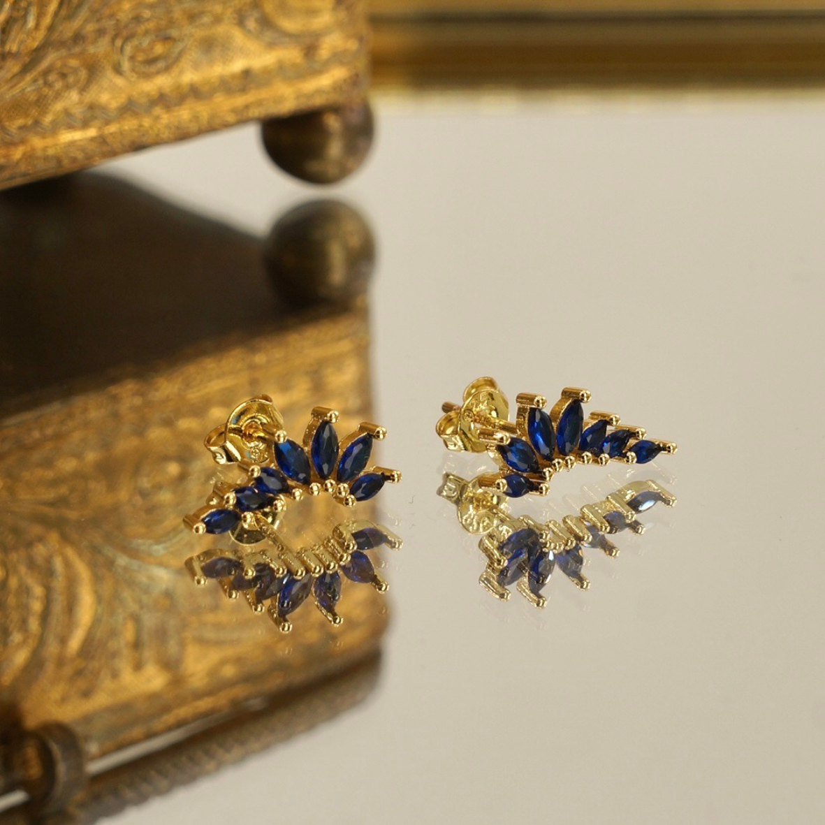 Aros circón azul enchape oro 18k