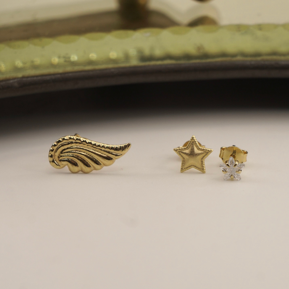 Aros mini desigual enchape oro 18k