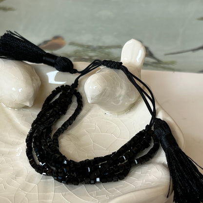 Pulsera mostacilla cubo negra 6 lineas